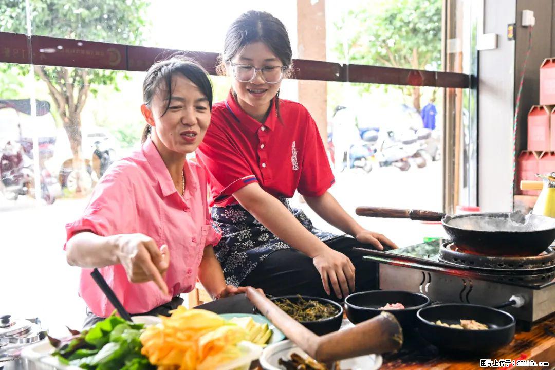 全网追的“扁担女孩”，找了一份暑假工，时薪12元 - 金华生活资讯 - 金华28生活网 jh.28life.net